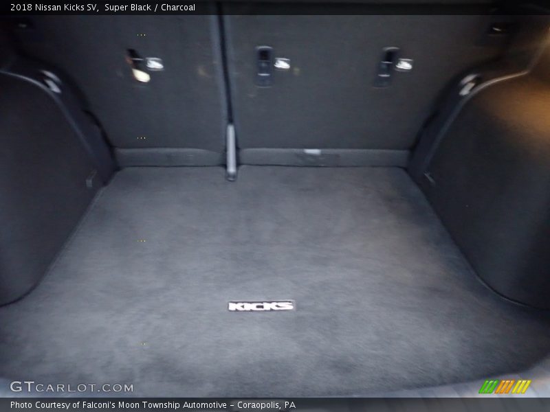 Super Black / Charcoal 2018 Nissan Kicks SV