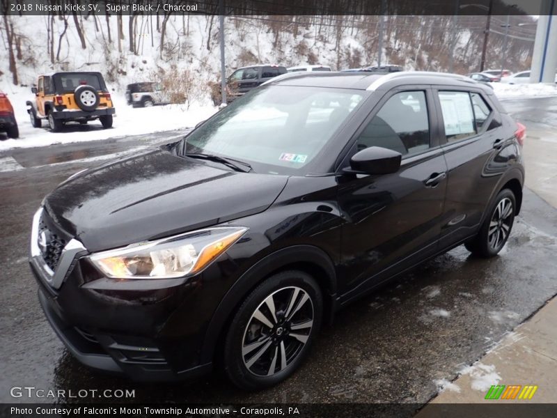 Super Black / Charcoal 2018 Nissan Kicks SV