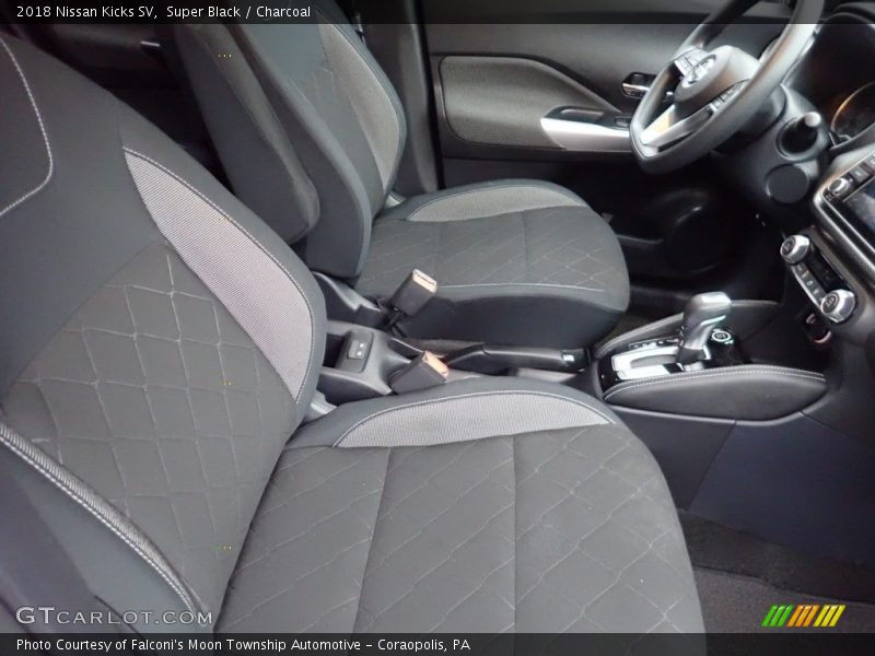 Super Black / Charcoal 2018 Nissan Kicks SV