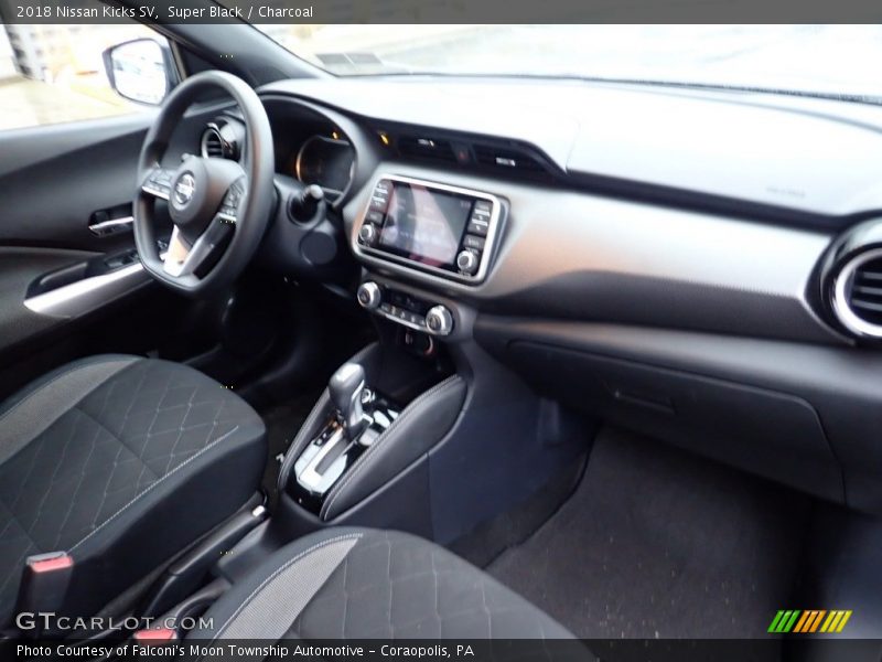 Super Black / Charcoal 2018 Nissan Kicks SV