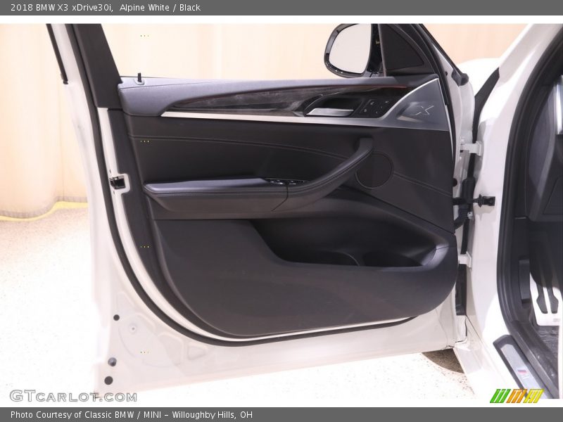 Alpine White / Black 2018 BMW X3 xDrive30i