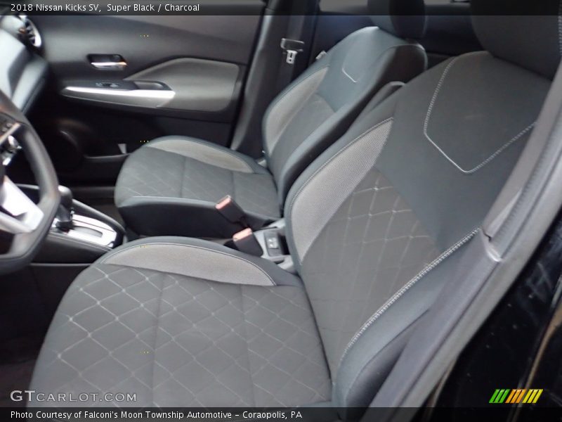 Super Black / Charcoal 2018 Nissan Kicks SV
