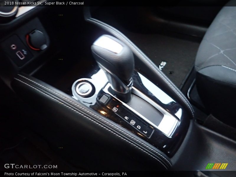 Super Black / Charcoal 2018 Nissan Kicks SV