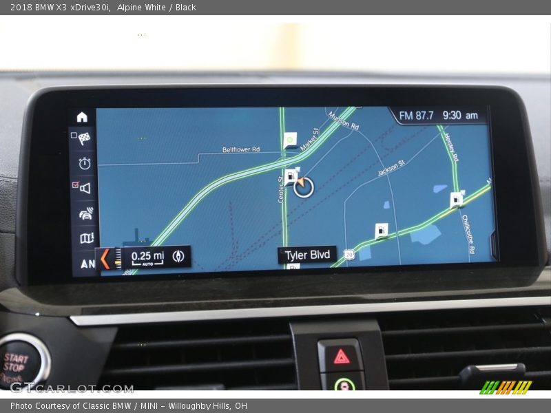 Alpine White / Black 2018 BMW X3 xDrive30i