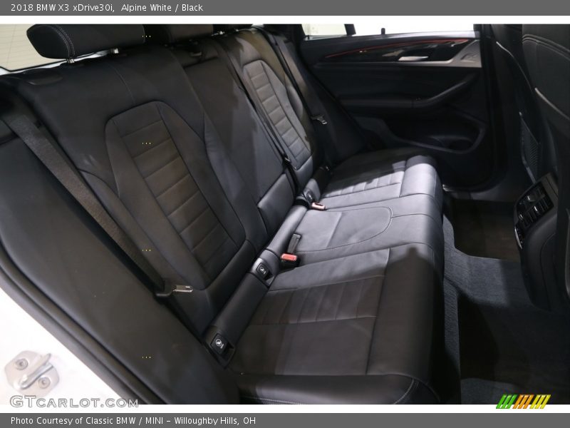 Alpine White / Black 2018 BMW X3 xDrive30i