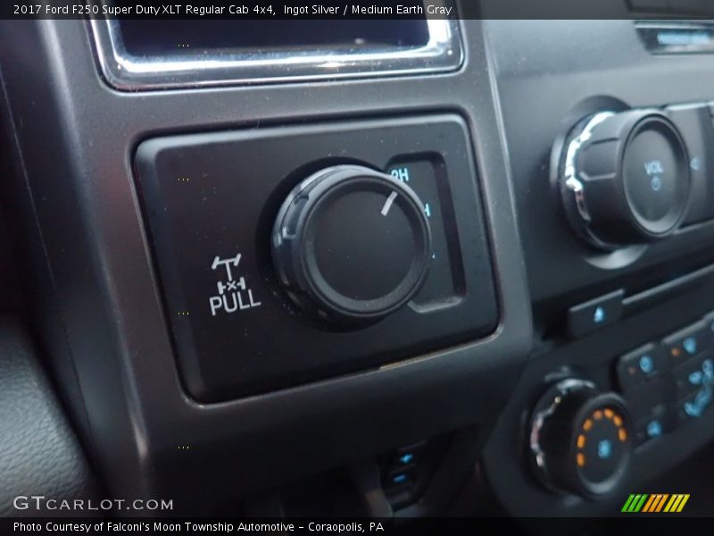 Ingot Silver / Medium Earth Gray 2017 Ford F250 Super Duty XLT Regular Cab 4x4