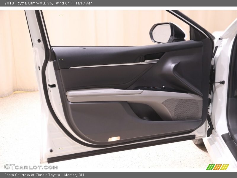 Wind Chill Pearl / Ash 2018 Toyota Camry XLE V6