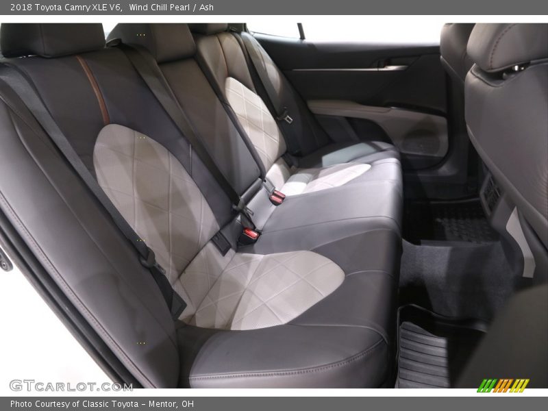 Wind Chill Pearl / Ash 2018 Toyota Camry XLE V6