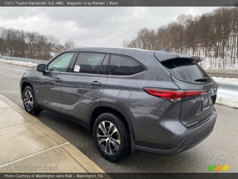 Magnetic Gray Metallic / Black 2021 Toyota Highlander XLE AWD