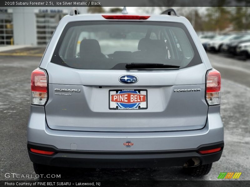 Ice Silver Metallic / Black 2018 Subaru Forester 2.5i