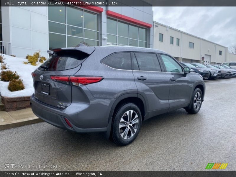 Magnetic Gray Metallic / Black 2021 Toyota Highlander XLE AWD