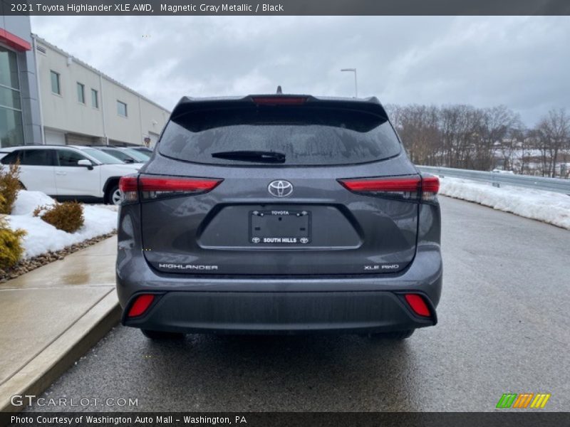 Magnetic Gray Metallic / Black 2021 Toyota Highlander XLE AWD