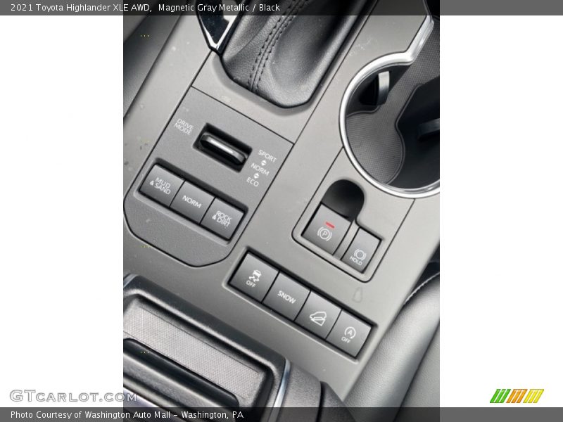 Magnetic Gray Metallic / Black 2021 Toyota Highlander XLE AWD