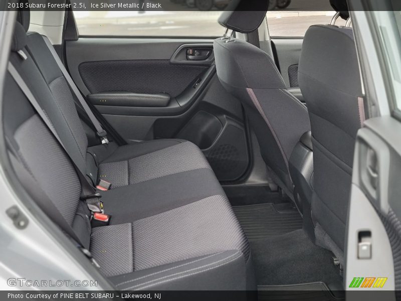 Ice Silver Metallic / Black 2018 Subaru Forester 2.5i
