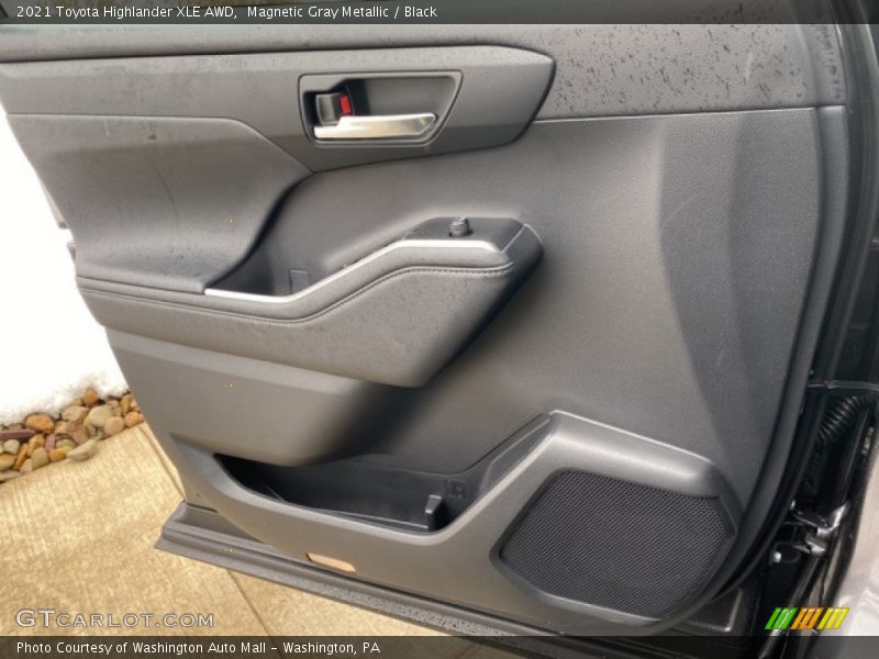 Magnetic Gray Metallic / Black 2021 Toyota Highlander XLE AWD