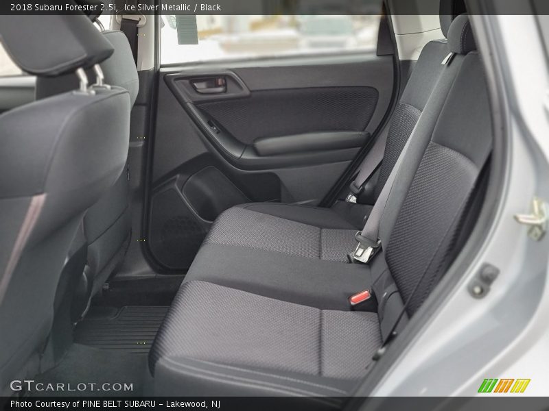 Ice Silver Metallic / Black 2018 Subaru Forester 2.5i
