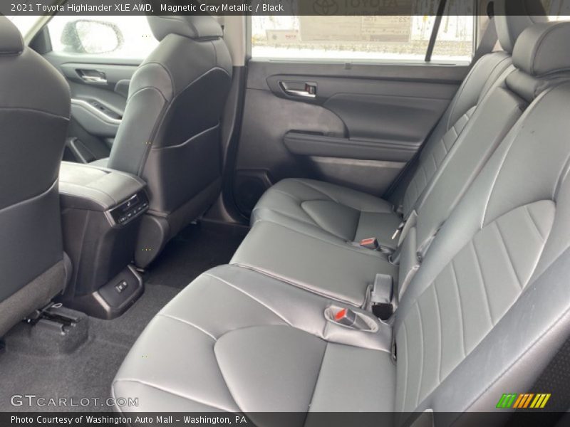 Magnetic Gray Metallic / Black 2021 Toyota Highlander XLE AWD