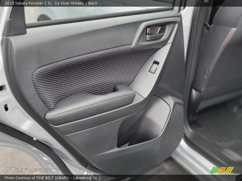 Ice Silver Metallic / Black 2018 Subaru Forester 2.5i