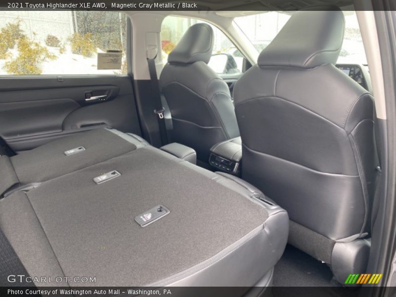 Magnetic Gray Metallic / Black 2021 Toyota Highlander XLE AWD