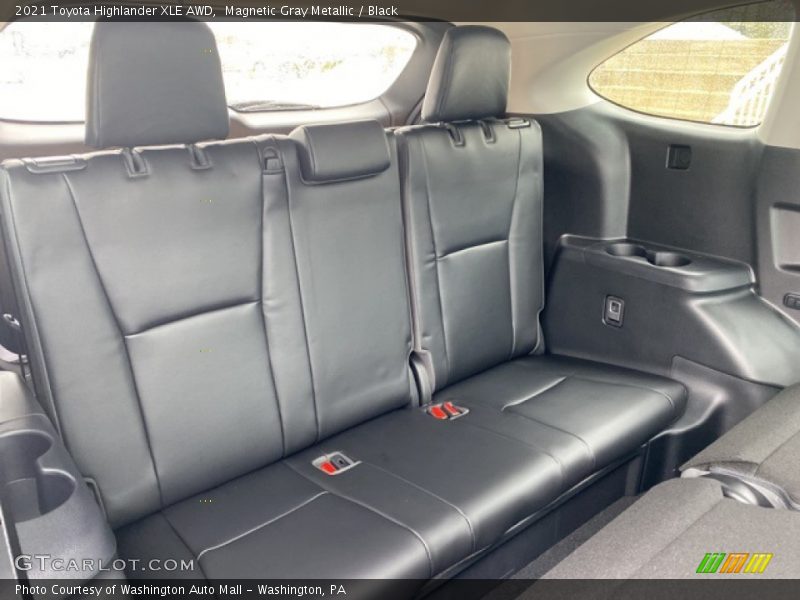 Magnetic Gray Metallic / Black 2021 Toyota Highlander XLE AWD