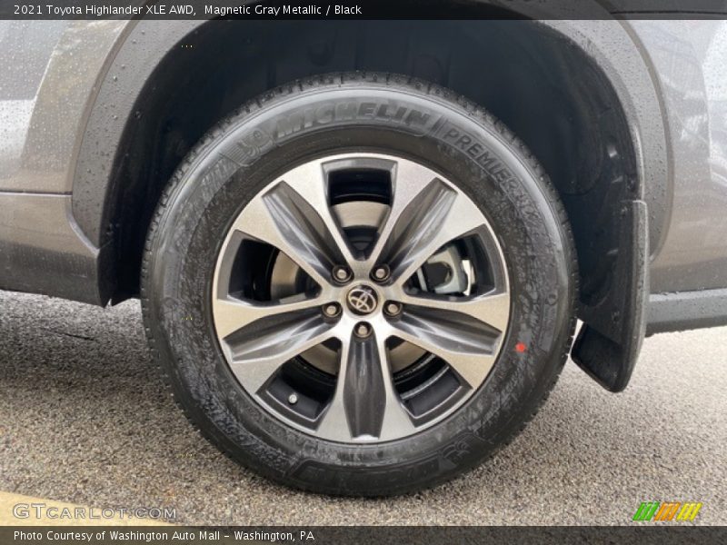Magnetic Gray Metallic / Black 2021 Toyota Highlander XLE AWD
