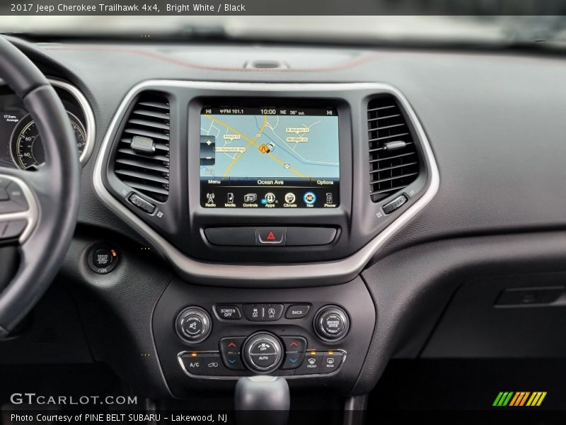 Bright White / Black 2017 Jeep Cherokee Trailhawk 4x4