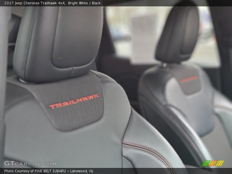 Bright White / Black 2017 Jeep Cherokee Trailhawk 4x4