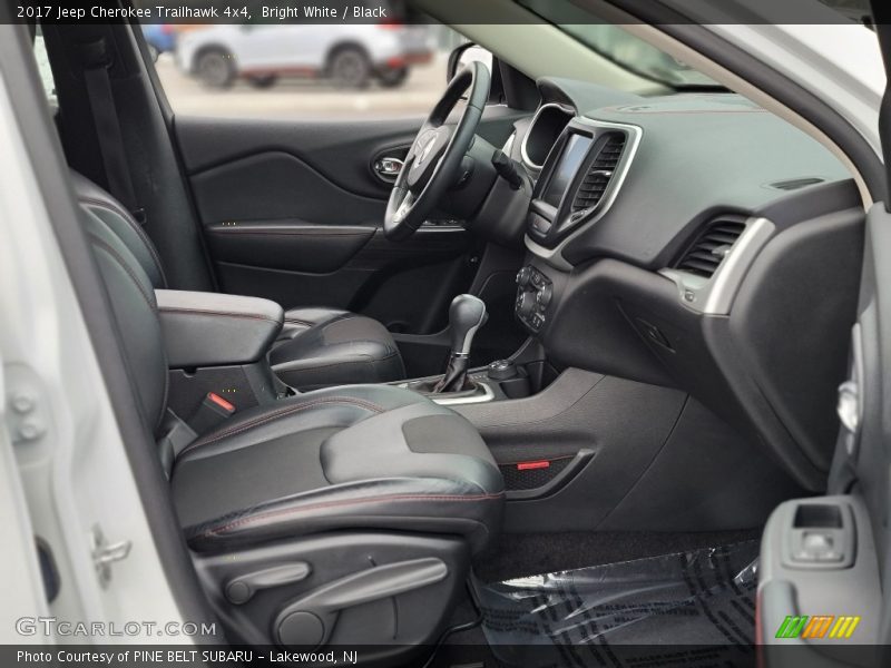 Bright White / Black 2017 Jeep Cherokee Trailhawk 4x4