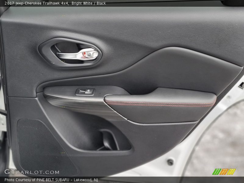 Bright White / Black 2017 Jeep Cherokee Trailhawk 4x4