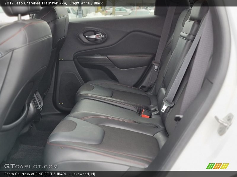 Bright White / Black 2017 Jeep Cherokee Trailhawk 4x4