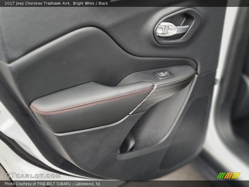 Bright White / Black 2017 Jeep Cherokee Trailhawk 4x4