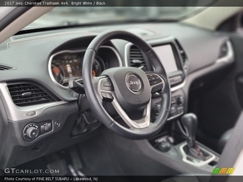 Bright White / Black 2017 Jeep Cherokee Trailhawk 4x4