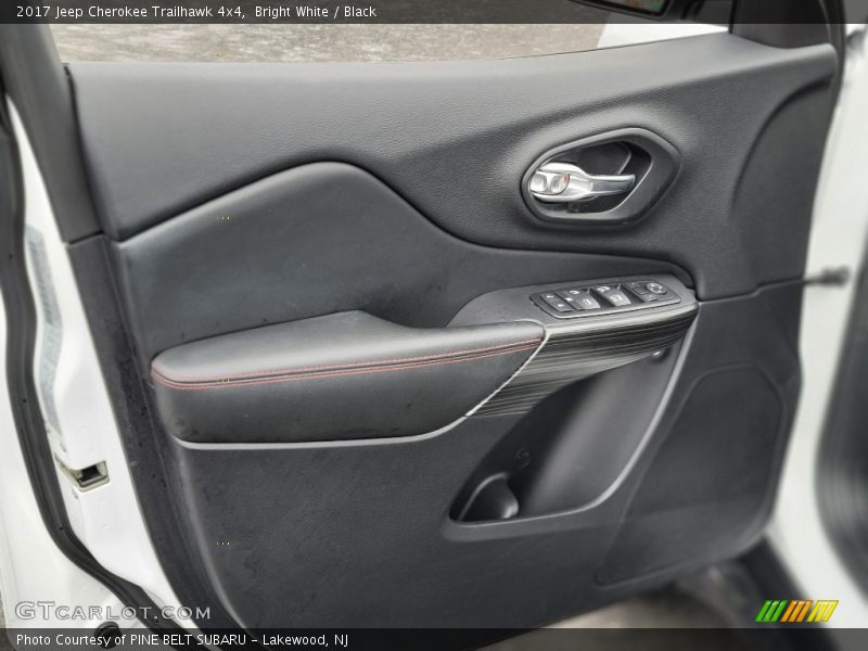 Bright White / Black 2017 Jeep Cherokee Trailhawk 4x4