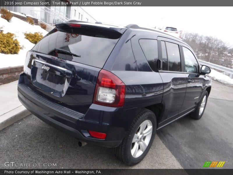 True Blue Pearl / Light Pebble Beige/Dark Slate Gray 2016 Jeep Compass Sport