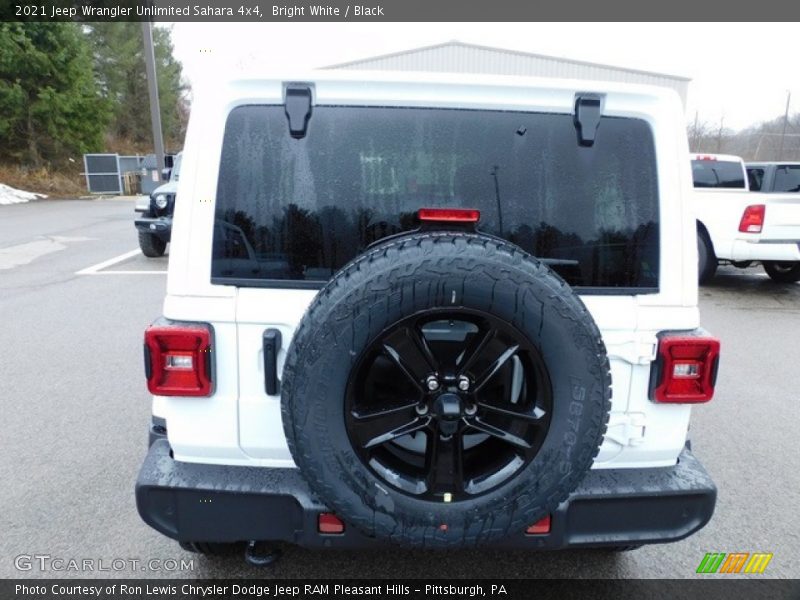 Bright White / Black 2021 Jeep Wrangler Unlimited Sahara 4x4
