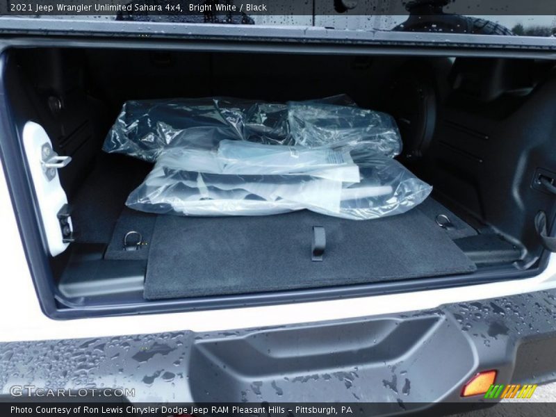 Bright White / Black 2021 Jeep Wrangler Unlimited Sahara 4x4