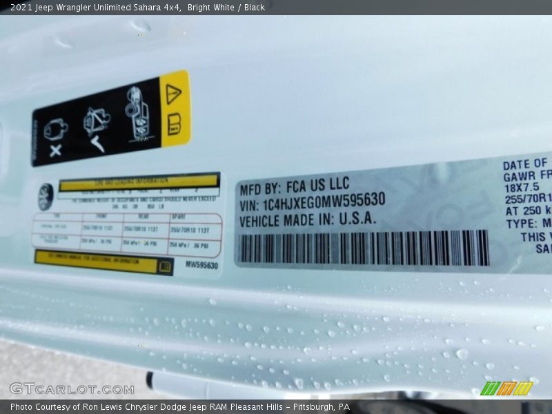 Bright White / Black 2021 Jeep Wrangler Unlimited Sahara 4x4