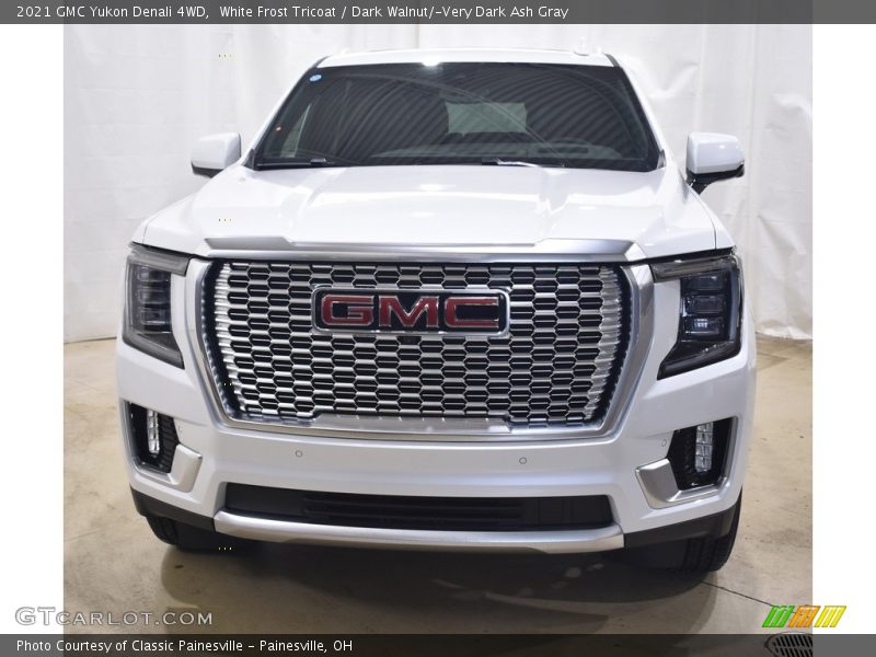 White Frost Tricoat / Dark Walnut/­Very Dark Ash Gray 2021 GMC Yukon Denali 4WD
