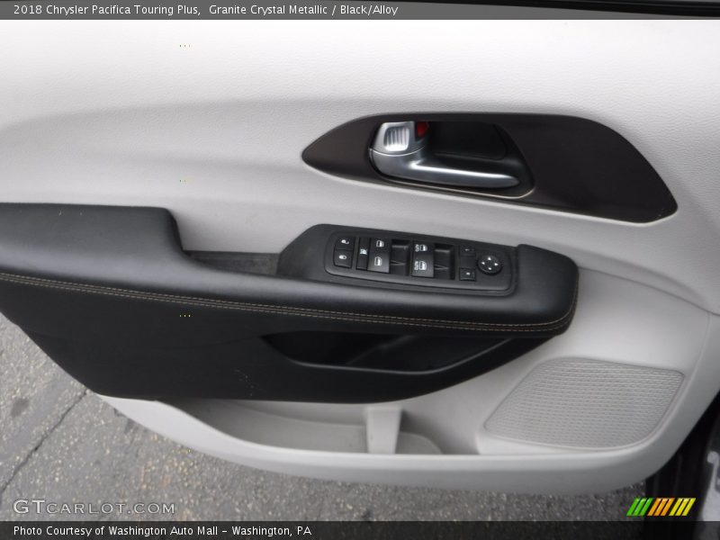 Granite Crystal Metallic / Black/Alloy 2018 Chrysler Pacifica Touring Plus
