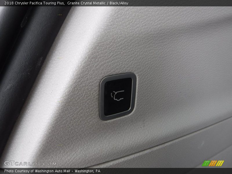 Granite Crystal Metallic / Black/Alloy 2018 Chrysler Pacifica Touring Plus