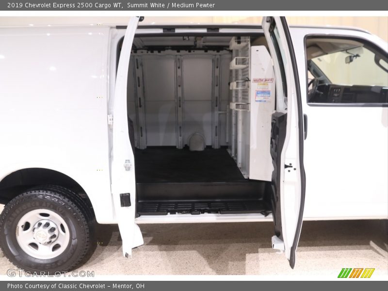 Summit White / Medium Pewter 2019 Chevrolet Express 2500 Cargo WT