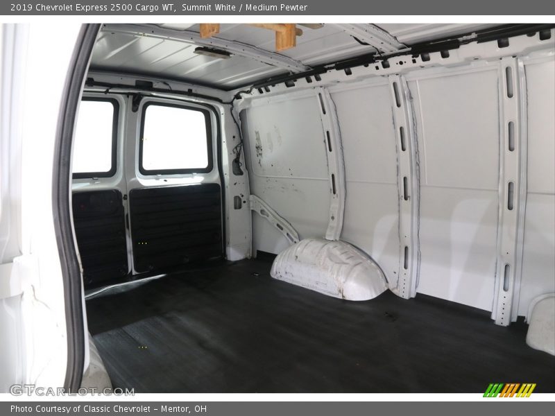 Summit White / Medium Pewter 2019 Chevrolet Express 2500 Cargo WT