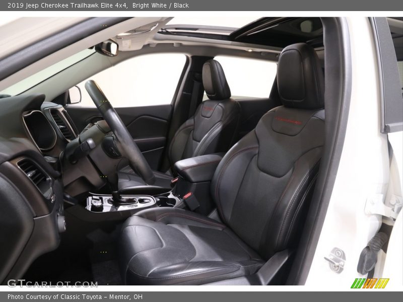 Front Seat of 2019 Cherokee Trailhawk Elite 4x4