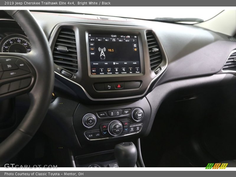 Bright White / Black 2019 Jeep Cherokee Trailhawk Elite 4x4