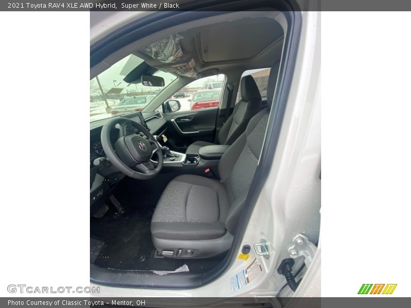 Super White / Black 2021 Toyota RAV4 XLE AWD Hybrid