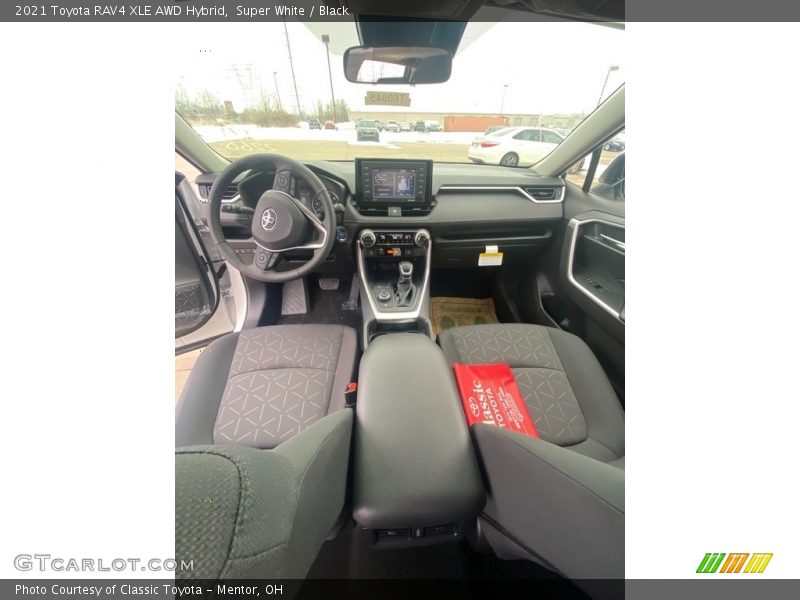 Super White / Black 2021 Toyota RAV4 XLE AWD Hybrid