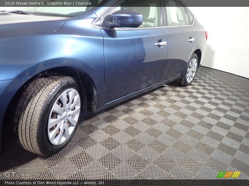 Graphite Blue / Charcoal 2016 Nissan Sentra S