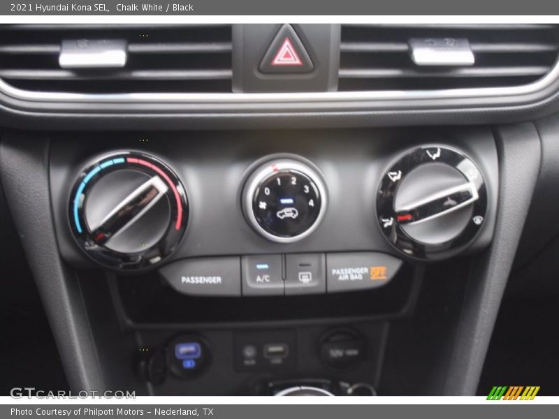 Chalk White / Black 2021 Hyundai Kona SEL