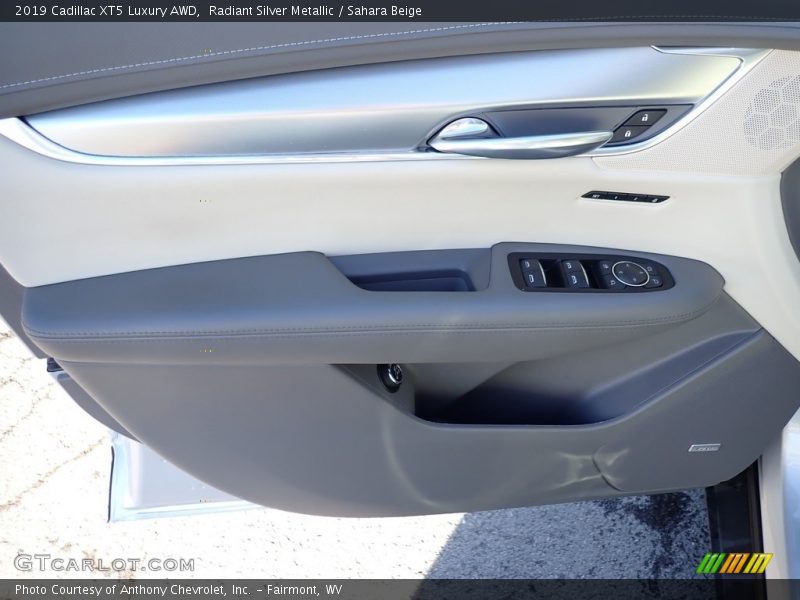 Radiant Silver Metallic / Sahara Beige 2019 Cadillac XT5 Luxury AWD