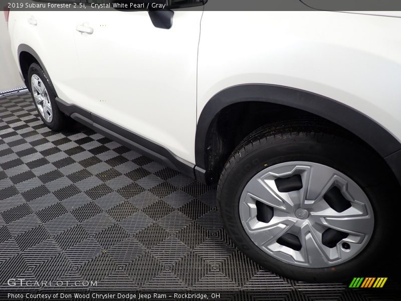 Crystal White Pearl / Gray 2019 Subaru Forester 2.5i
